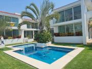 CASA EN VENTA EN LOMAS DE COCOYOC CON ALBERCA CON...