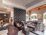 Casa en Venta en Lomas de Cocoyoc con Alberca, SPA, y 5...