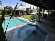 Casa en venta en Lomas de Cocoyoc, una sola planta con...