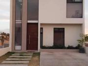 VENTA DE CASA EN LOMAS DE COMANJILLA CON HERMOSA VISTA...