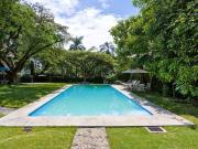 CASA EN VENTA EN LOMAS DE CUERNAVACA, CON GRAN JARDÍN Y...