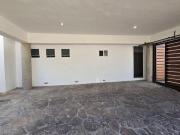 CASA EN VENTA EN LOMAS DE GRAN JARDÍN CON AMPLIO JARDÍN,...