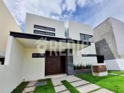 CASA EN VENTA EN LOMAS DE JURIQUILLA