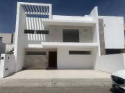 CASA EN VENTA EN LOMAS DE JURIQUILLA