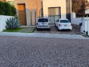 CASA EN VENTA EN LOMAS DE JURIQUILLA DE UNA SOLA PLANTA