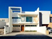 CASA EN VENTA EN LOMAS DE JURIQUILLA, ROOFGARDEN