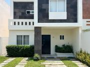 Casa en Venta en Lomas de la Rioja, Alvarado: Espacio y...