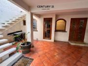 CASA EN VENTA EN LOMAS DE LAS AGUILAS A SOLO 1 KM DE LA...