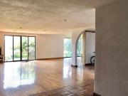 Casa en Venta en Lomas de Santa Fé con Departamento y...