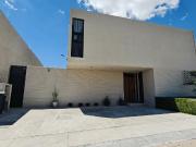 CASA EN VENTA EN LOMAS DEL CAMPANARIO