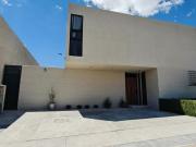 CASA EN VENTA EN LOMAS DEL CAMPANARIO