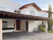 Casa en venta en Lomas del Campanario condominio con Alberca