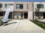 CASA EN VENTA EN LOMAS DEL MARQUÉS, QUERÉTARO, DE TRES...