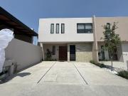 CASA EN VENTA EN LOMAS DEL MARQUÉS, QUERÉTARO, DE TRES...