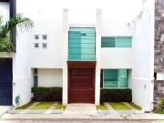 CASA EN VENTA EN LOMAS DEL REFUGIO