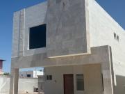 CASA EN VENTA EN LOMAS DEL VALLE A UNOS PASOS DEL BOSQUE...