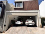 CASA EN VENTA EN LOMAS DEL VERGEL