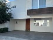 CASA EN VENTA EN LORETTA AL NORTE