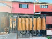 Casa en Venta en Los Adobes con pasaje Milonga