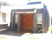 Casa en venta! en Los Algarrobos, seguridad, confort y...