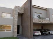 CASA EN VENTA EN LOS AZULEJOS