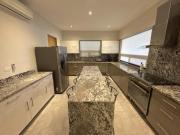 Casa en Venta en Los Azulejos Zona Sierra Alta,...