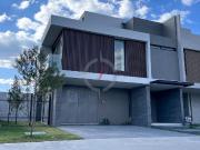 CASA EN VENTA EN LOS ROBLES RESIDENCIAL