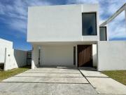 CASA EN VENTA EN LOS ROBLES RESIDENCIAL DENTRO DEL COTO...