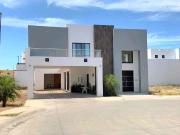 CASA EN VENTA EN LOS SANTOS RESIDENCIAL