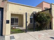 Venta de casa 4 ambientes en Barrio Zapiola, Lujan con...