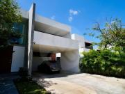 CASA EN VENTA EN M?RIDA. PRIV. PARQUE NATURA EN ESQUINA...