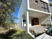 CASA EN VENTA EN MADEIRAS