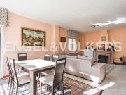 Casa en venta en Madrid, Canillas. Espacioso chalet...