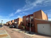 Casa en venta en Madrid, Villaverde Alto. Chalet pareado...
