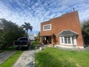 Casa en venta en Manuel B. Gonnet Dacal Bienes Raíces