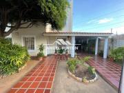 Casa en Venta en Maracaibo Zulia 270 m2. 5 hab
