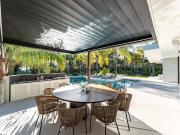 Casa en venta en Marbella, Casco Antiguo. Elegante Villa...