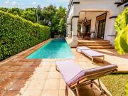 Casa en venta en Marbella, Casco Antiguo. Elegante Villa...