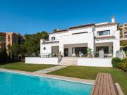 Casa en venta en Marbella, Elviria. Impresionante villa...