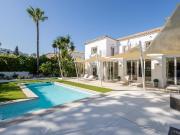 Casa en venta en Marbella, Guadalmina Alta. Increíble...