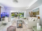 Casa en venta en Marbella, Los Naranjos. Elegante villa...