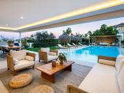 Casa en venta en Marbella, Los Naranjos. Villa Moderna...