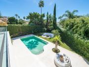 Casa en venta en Marbella, Nueva Andalucía centro. Villa...