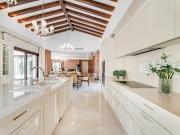 Casa en venta en Marbella, Nueva Andalucía centro. VILLA...