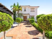Casa en venta en Marbella, Nueva Andalucía centro. Villa...