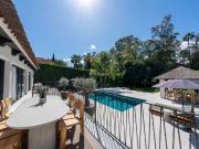 Casa en venta en Marbella, Nueva Andalucía centro. Villa...