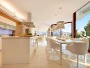 Casa en venta en Marbella, Nueva Andalucía centro. Villa...