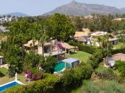 Casa en venta en Marbella, Puente Romano. Esta villa...