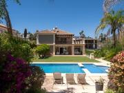 Casa en venta en Marbella, Puerto Banús. Villa...