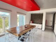 Casa en VENTA en marfil de estilo art pop con jardín